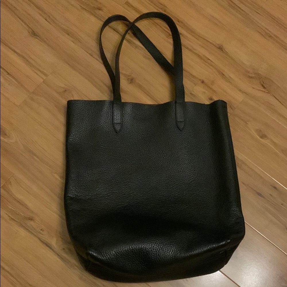 Cuyana Elegant Black Vertical Leather Tote